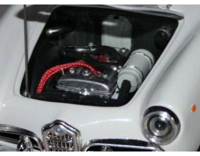 Italeri Model Kit auto 3653 Alfa Romeo Giulietta Spider 1300 1:24