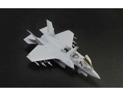 Italeri Model Kit lietadlo 1425 F-35 B Lightning II Stovl version 1:72