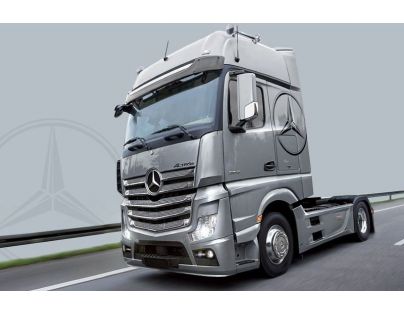 Italeri Model Kit truck Mercedes Benz Actros MP4 Gigaspace 1:24