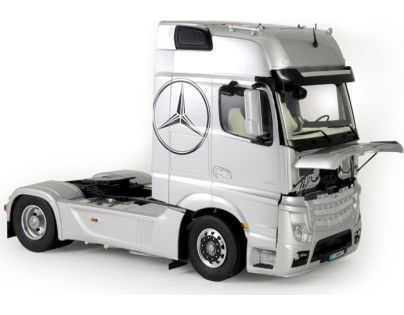 Italeri Model Kit truck Mercedes Benz Actros MP4 Gigaspace 1:24