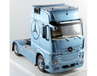 Italeri Model Kit truck Mercedes Benz Actros MP4 Gigaspace 1:24