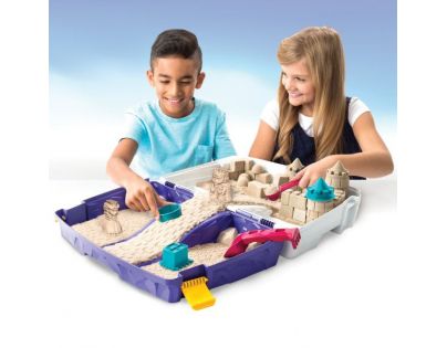 Kinetic Sand Cestovné kufrík s formičkami