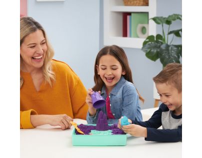 Kinetic Sand krabica tekutého piesku s podložkou fialová