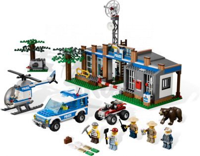 LEGO CITY 4440 Policejní stanice v lese
