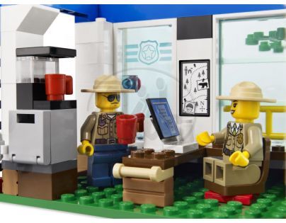 LEGO CITY 4440 Policejní stanice v lese