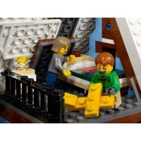 LEGO Creator 10229 Zimní chalupa 6