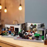 LEGO® ICONS 10291 Queer Eye – byt úžasnej päťky 5