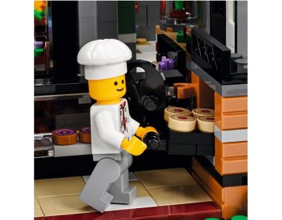 LEGO® Creator Expert 10255 Zhromaždenie na námestí