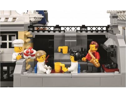 LEGO® Creator Expert 10255 Zhromaždenie na námestí