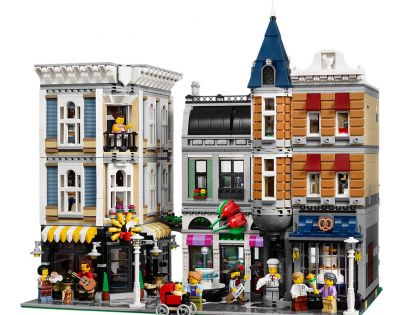 LEGO® Creator Expert 10255 Zhromaždenie na námestí