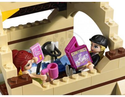LEGO Friends 3189 Stáje v Heartlake