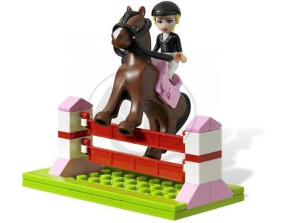 LEGO Friends 3189 Stáje v Heartlake