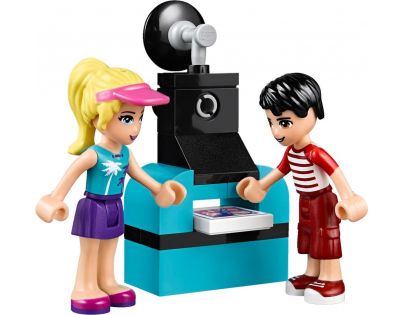 LEGO Friends 41129 Dodávka s párky v rohlíku v zábavním parku