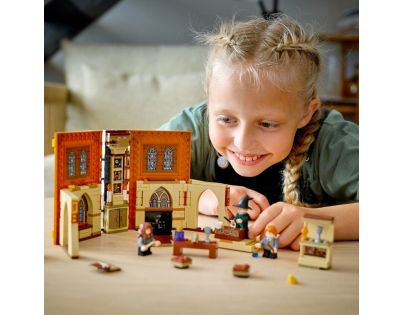 LEGO® Harry Potter™ 76382 Čarovné momenty z Rokfortu: Hodina transfigurácie