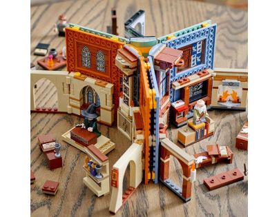 LEGO® Harry Potter™ 76385 Čarovné momenty z Rokfortu: Hodina čarovania