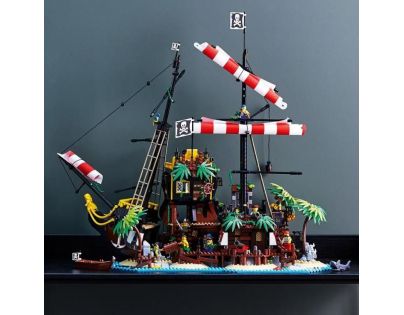 LEGO Ideas 21322 Pirates of Barracuda Bay