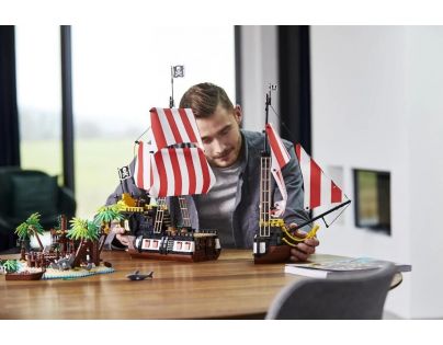LEGO Ideas 21322 Pirates of Barracuda Bay