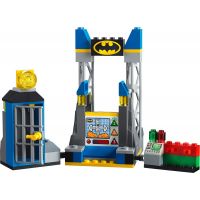LEGO Juniors 10753 Joker útočí na Batcave 3