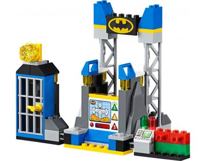LEGO Juniors 10753 Joker útočí na Batcave