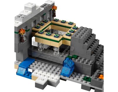 LEGO Minecraft 21124 Konečná brána