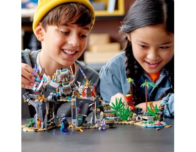 LEGO® NINJAGO® 71747 Dedina strážcov