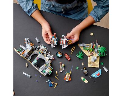 LEGO® NINJAGO® 71747 Dedina strážcov