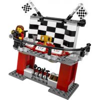 LEGO Speed Champions 75912 Porsche 911 GT v cílové rovince 4