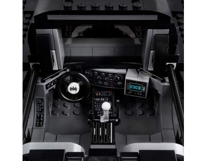 LEGO® Super Heroes 76139 Batmobile ™ 1989: prenasledovanie Jokera