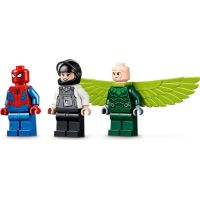 LEGO Super Heroes 76147 Vulture a prepadnutie kamiónu 4