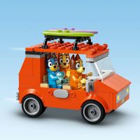 LEGO® Bluey 11202 Bluey a rodinný výlet autom na pláž 6