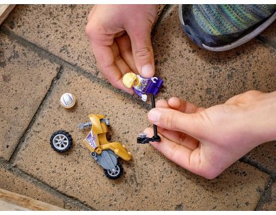 LEGO® City 60309 kaskadérske motorka sa selfie tyčou