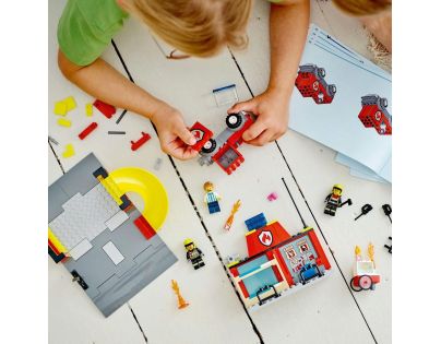 LEGO® City 60375 Hasičská stanica a auto hasičov