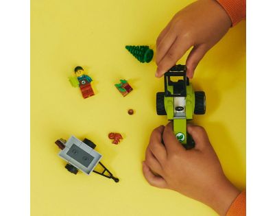LEGO® City 60390 Traktor v parku