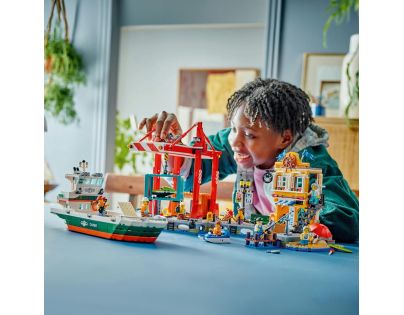 LEGO® City 60422 Prístav s nákladnou loďou
