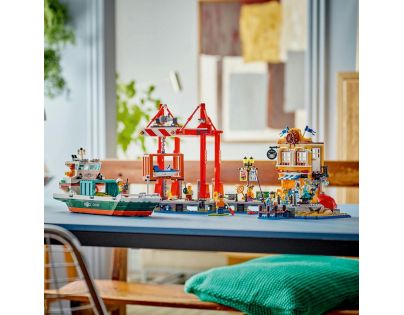 LEGO® City 60422 Prístav s nákladnou loďou