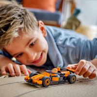 LEGO® City 60442 Jazdec F1® s pretekárskym autom McLaren 3