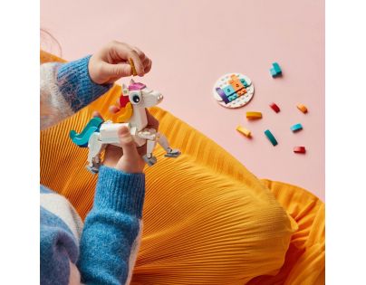 LEGO® Creator 31140 Kúzelný jednorožec
