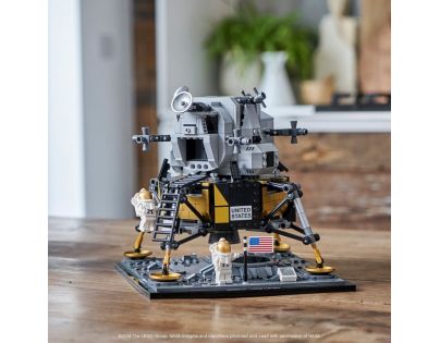LEGO® Creator Expert 10266 Lunárny modul NASA Apollo 11 - Poškodený obal