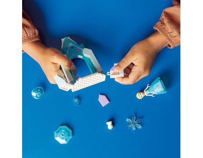LEGO® Disney Ľadové kráľovstvo 43199 Elsa a zámocké nádvorie