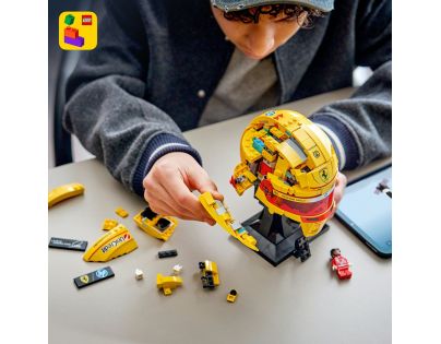 LEGO® Editions 43022 Prilba Lewis Hamilton zo Scuderia Ferrari HP