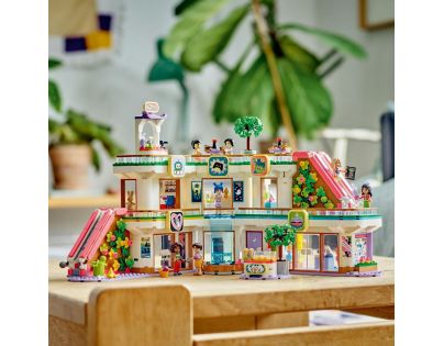 LEGO® Friends 42604 Nákupné centrum v mestečku Heartlake