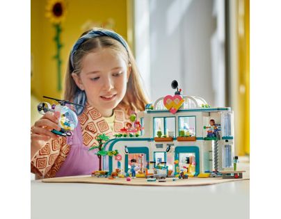 LEGO® Friends 42621 Nemocnica v mestečku Heartlake