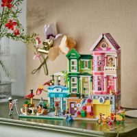 LEGO® Friends 42670 Apartmány a obchody v mestečku Heartlake 5