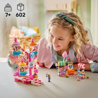 LEGO® Friends 42700 Kolotoč so sladkosťami a cupcaky 3