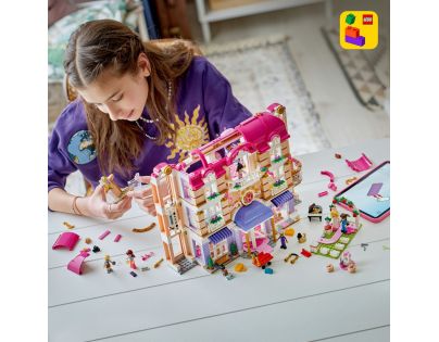LEGO® Friends 42704 Grand Hotel v mestečku Heartlake