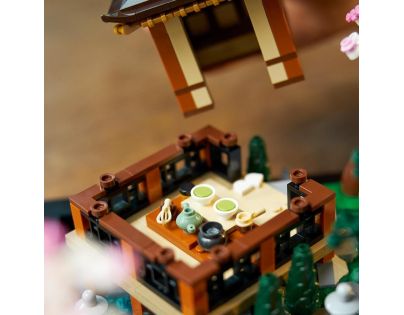 LEGO® Icons 10315 Tichá záhrada