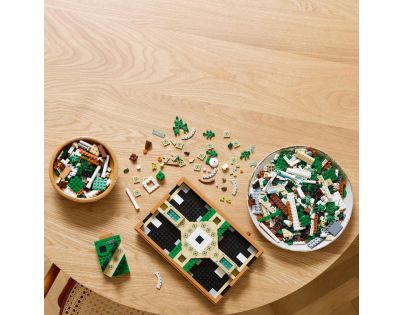 LEGO® Icons 10359 Záhrada s fontánou - Poškodený obal