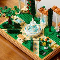 LEGO® Icons 10359 Záhrada s fontánou - Poškodený obal 6