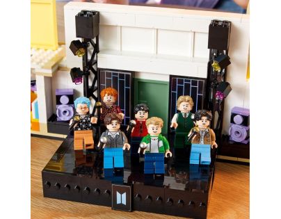 LEGO® Ideas 21339 BTS Dynamite - Poškodený obal