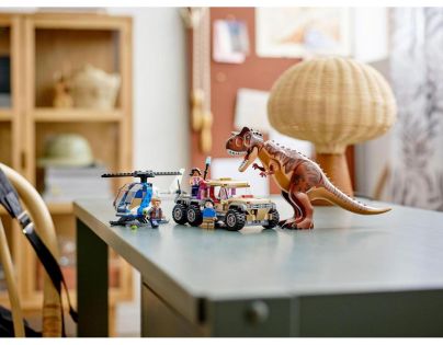 LEGO® Jurassic World™ 76941 Dinosauria naháňačka s Carnotaurom